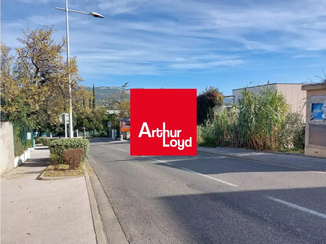 Local d’activités dans La Seyne-sur-Mer à louer Photo principale– Image 1 sur 3