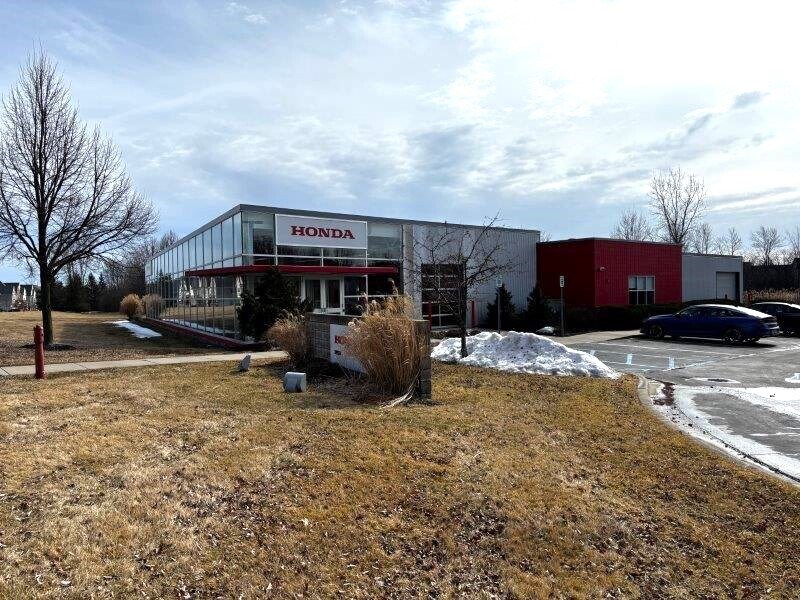 2420 Oak Valley Dr, Ann Arbor, MI à vendre Photo principale– Image 1 sur 5