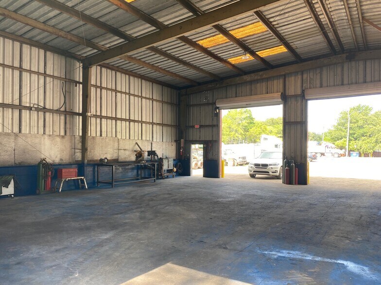 2100 4th St, Orlando, FL à vendre - Photo de l’immeuble – Image 2 sur 4