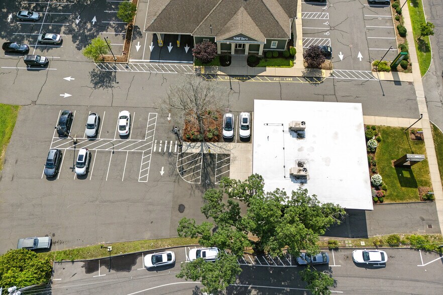 1930 Wilbraham Rd, Springfield, MA à vendre - Photo de l’immeuble – Image 3 sur 6