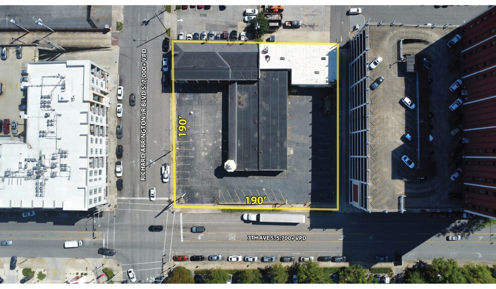 700 Richard Arrington Jr Blvd S, Birmingham, AL à louer - Photo de l’immeuble – Image 3 sur 7