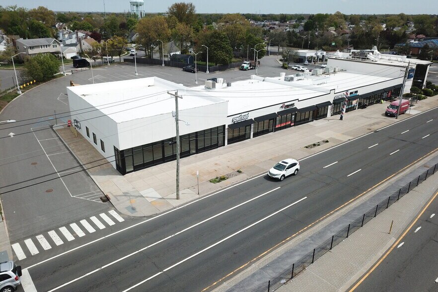 3695-3715 Hempstead Tpke, Levittown, NY à louer - Photo de l’immeuble – Image 3 sur 5