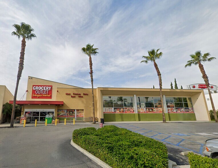355 N Citrus Ave, Azusa, CA à louer - Photo de l’immeuble – Image 1 sur 2