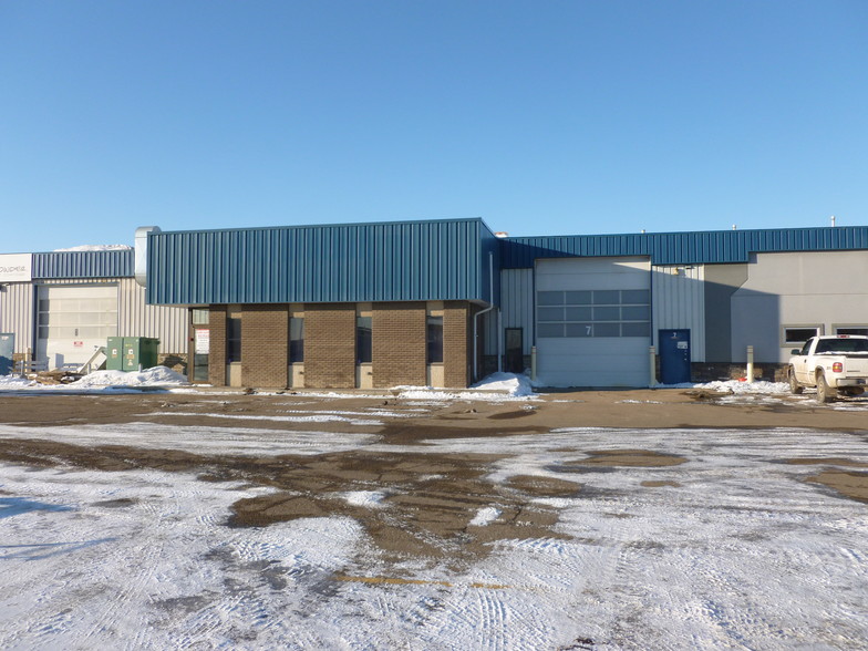 8319 Chiles Industrial Rd, Red Deer, AB à louer - Photo de l’immeuble – Image 3 sur 3