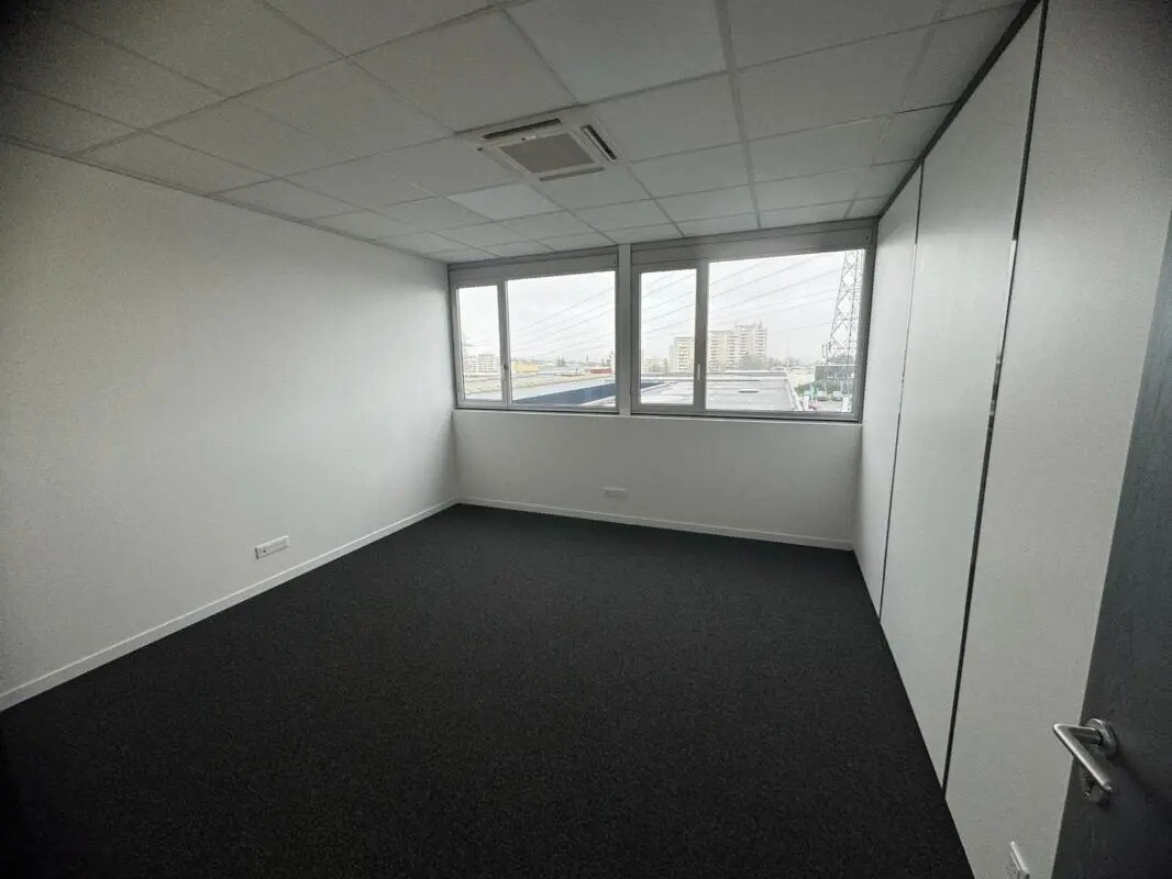 10 Chaussée Jules César, Osny à louer Photo de l’immeuble– Image 1 sur 12