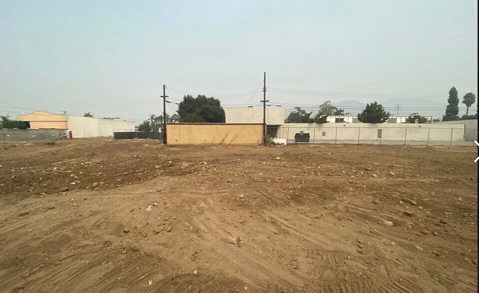 534 E Foothill Blvd, Azusa, CA à vendre - Photo de l’immeuble – Image 2 sur 13