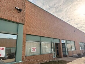 2430 Lucknow Dr, Mississauga, ON à louer Photo intérieure– Image 2 sur 4