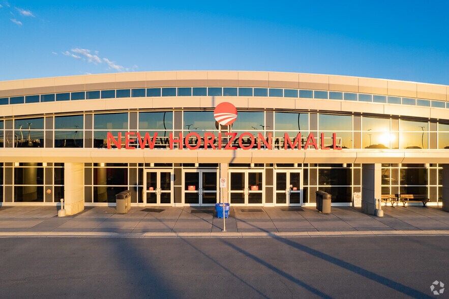 260130 Writing Creek Cres, Calgary, AB à vendre - Photo de l’immeuble – Image 2 sur 6