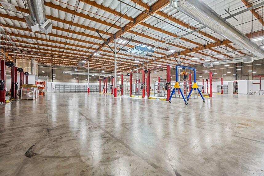 2000 Corporate Center Dr, Thousand Oaks, CA à vendre - Photo de l’immeuble – Image 2 sur 19