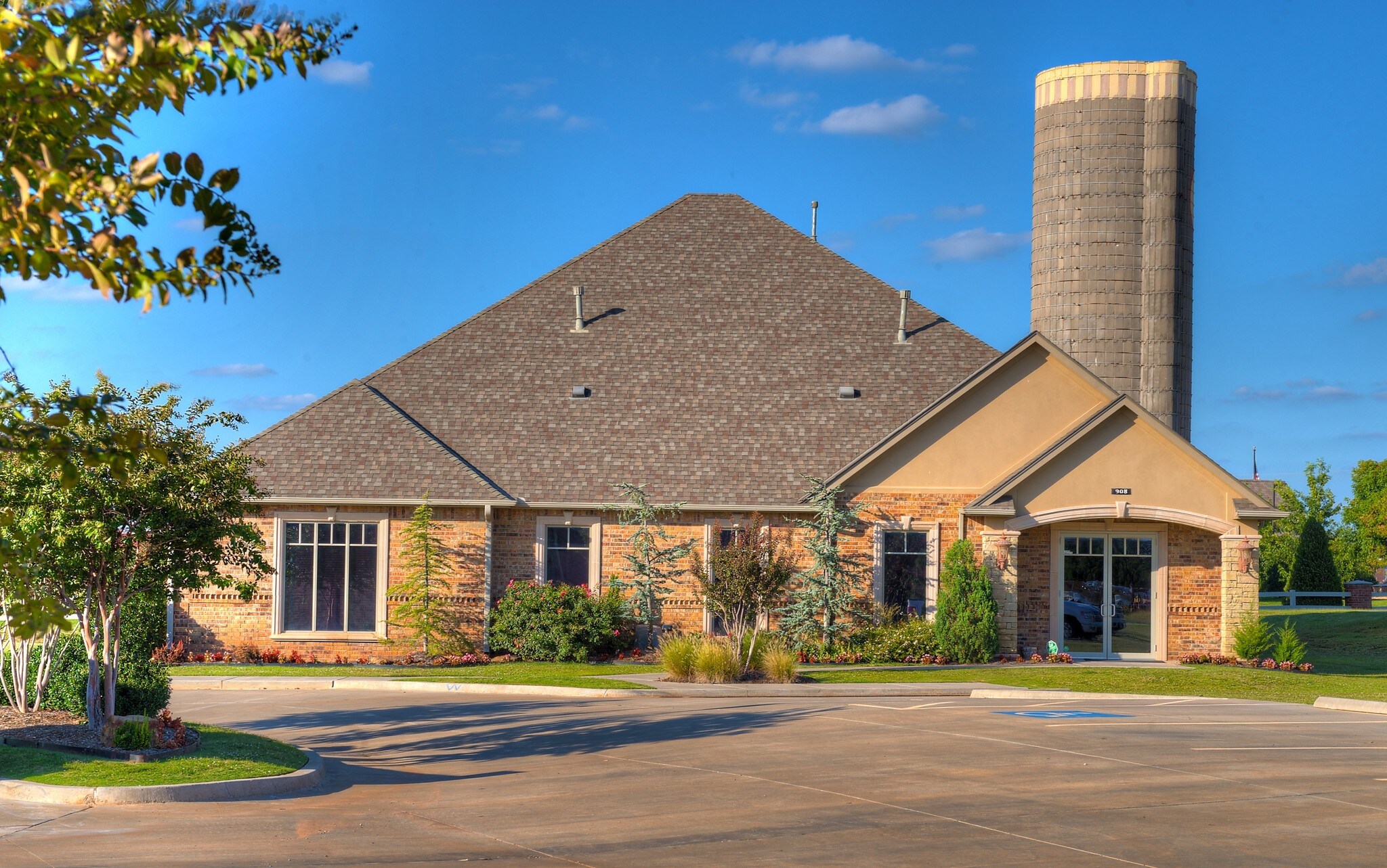 908 SW 107th St, Oklahoma City, OK à louer Photo principale– Image 1 sur 22