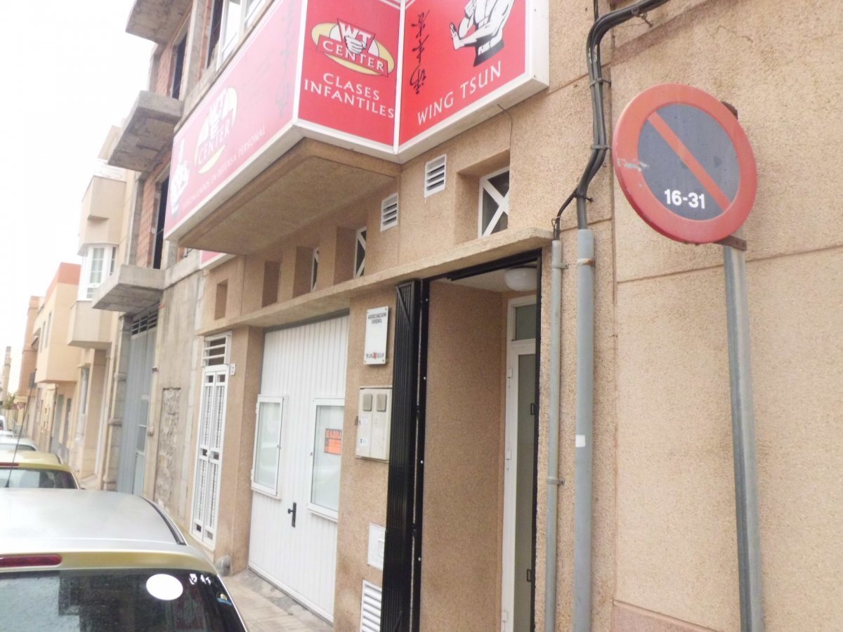 Local commercial dans El Ejido, Almería à vendre Photo de l’immeuble– Image 1 sur 16
