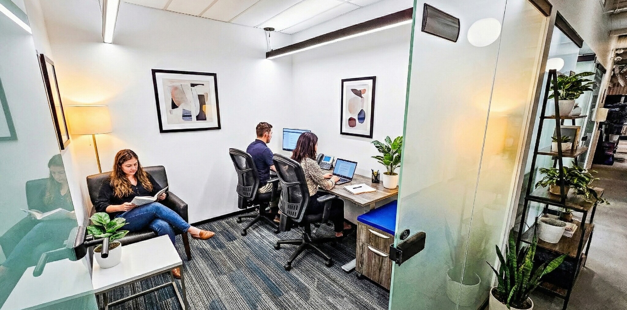 252 W Esplanade, North Vancouver, BC à louer Photo intérieure– Image 1 sur 2