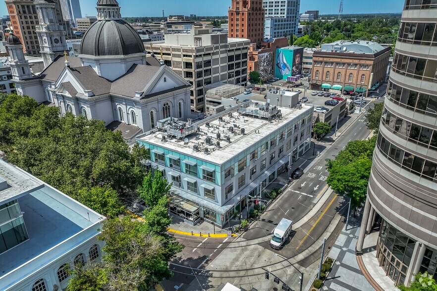 1020 12th St, Sacramento, CA à louer - Aérien – Image 2 sur 11