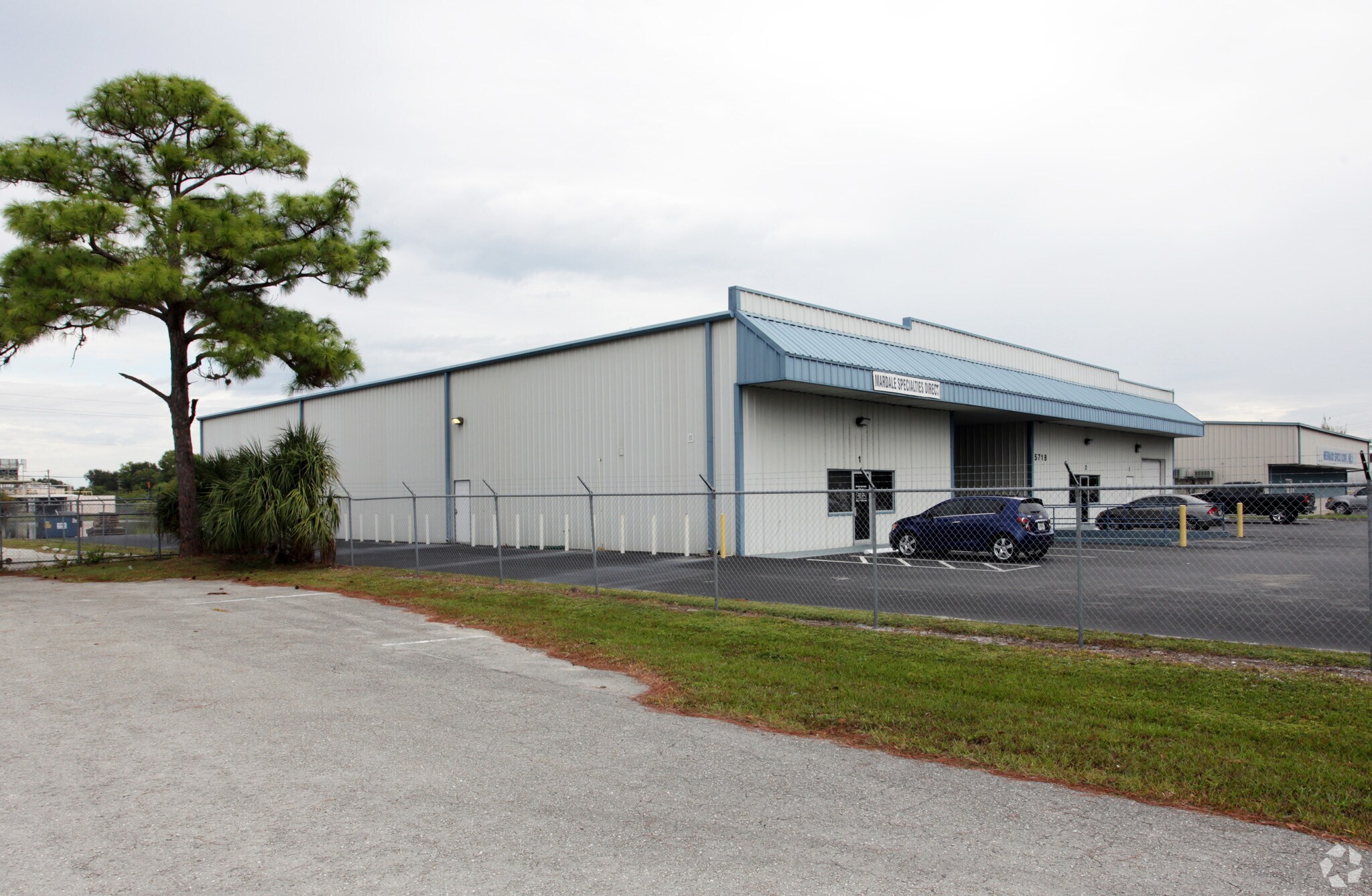 5718 Corporation Cir, Fort Myers, FL à louer Photo principale– Image 1 sur 9
