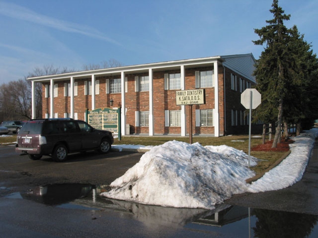 10000 Wayne Rd, Romulus, MI à louer - Photo de l’immeuble – Image 3 sur 4