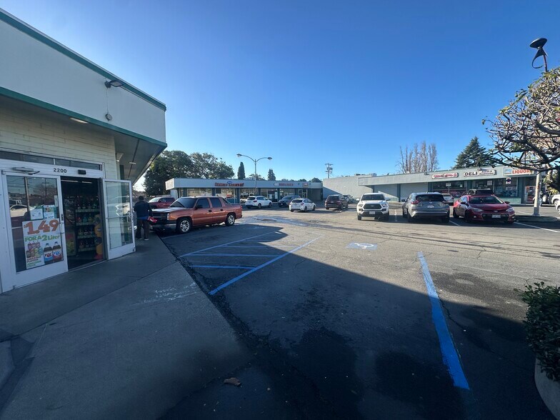 2250 Marina Blvd, San Leandro, CA à louer - Photo de l’immeuble – Image 3 sur 26