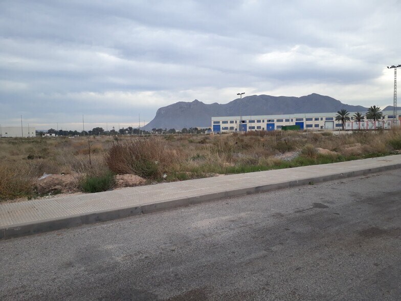 Industriel/Logistique dans Albatera à vendre - Photo de l’immeuble – Image 3 sur 5