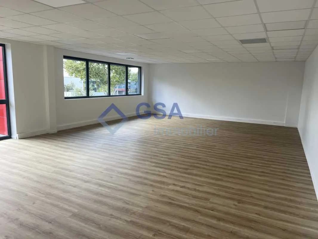 Local d’activités dans Bondoufle à louer Photo intérieure– Image 1 sur 2