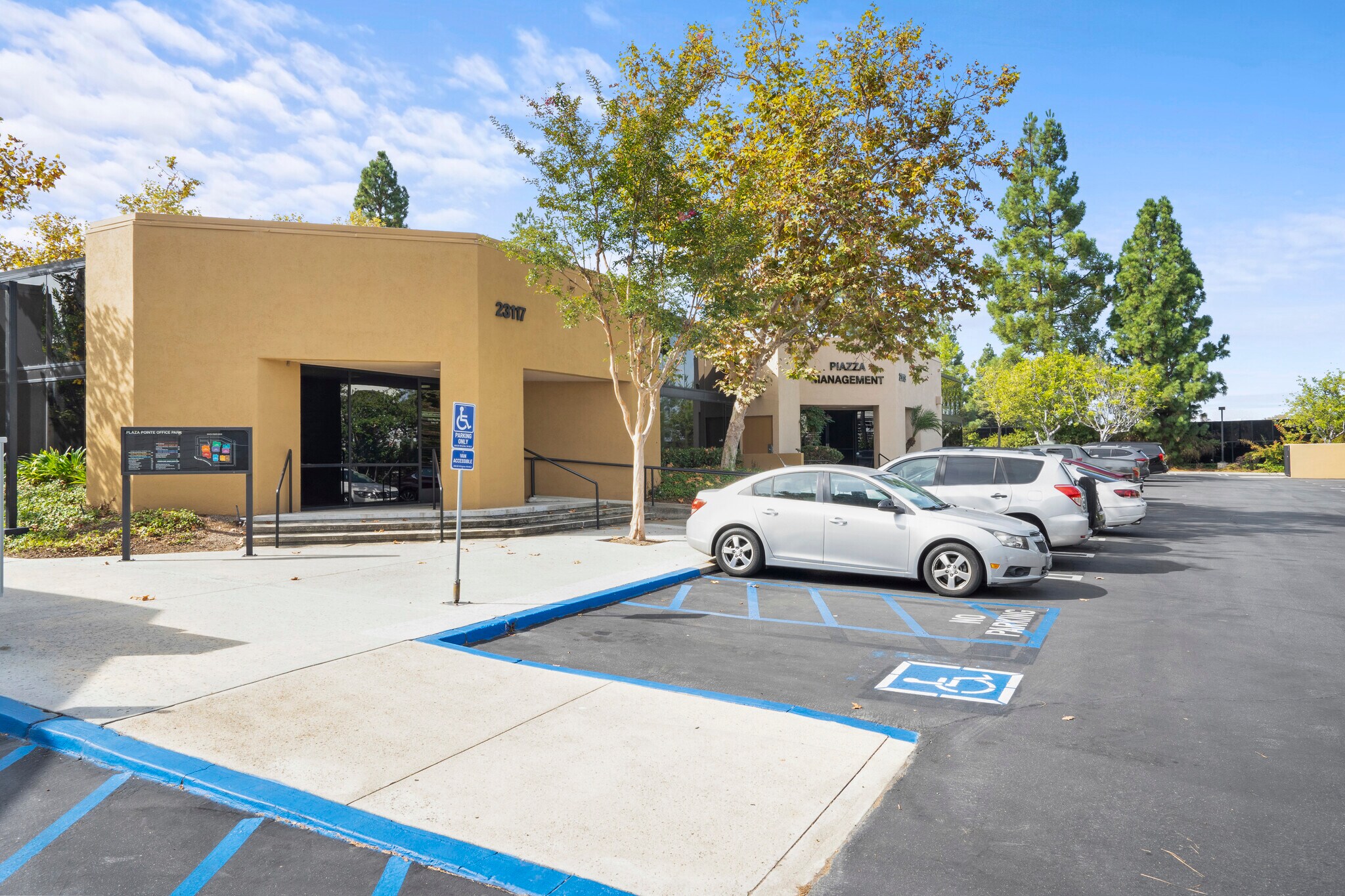 23117 Plaza Pointe Dr, Laguna Hills, CA à vendre Photo principale– Image 1 sur 21