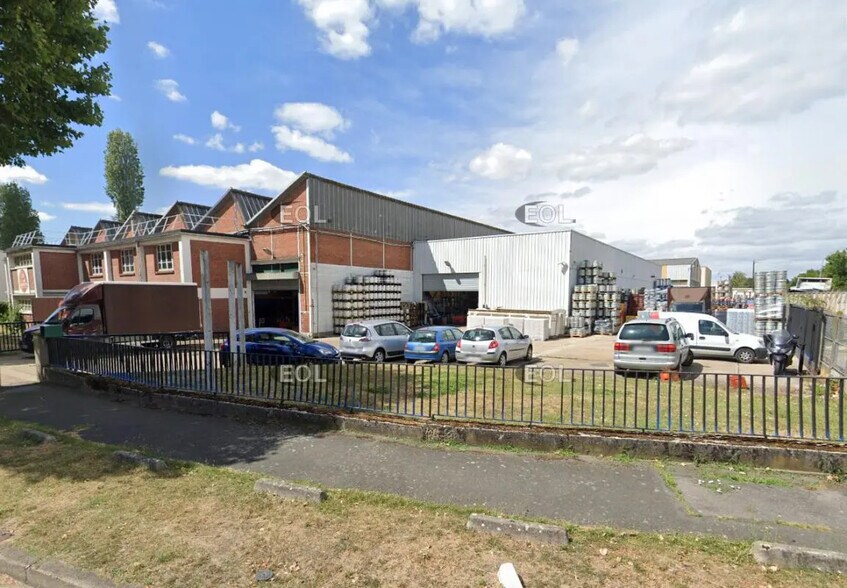 Local d’activités dans Villeneuve-la-Garenne à louer - Photo de l’immeuble – Image 1 sur 1