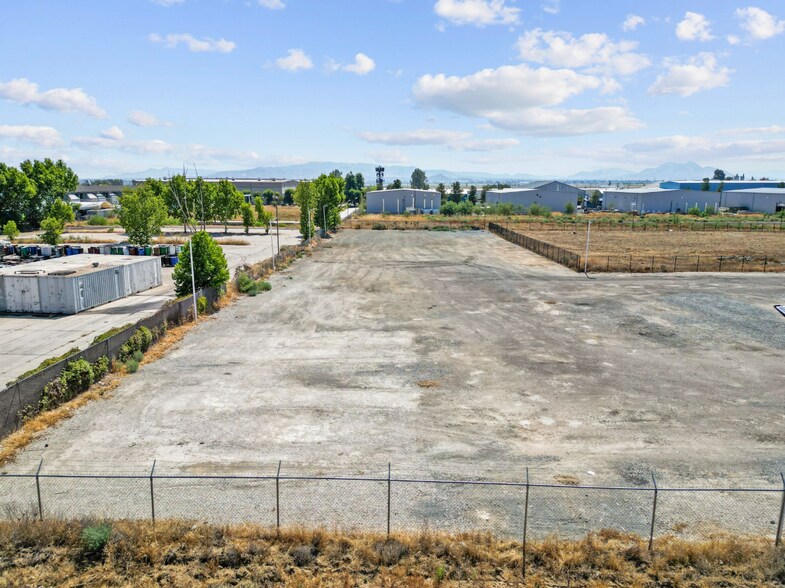 334 Malbert St, Perris, CA à louer - Photo de l’immeuble – Image 3 sur 10
