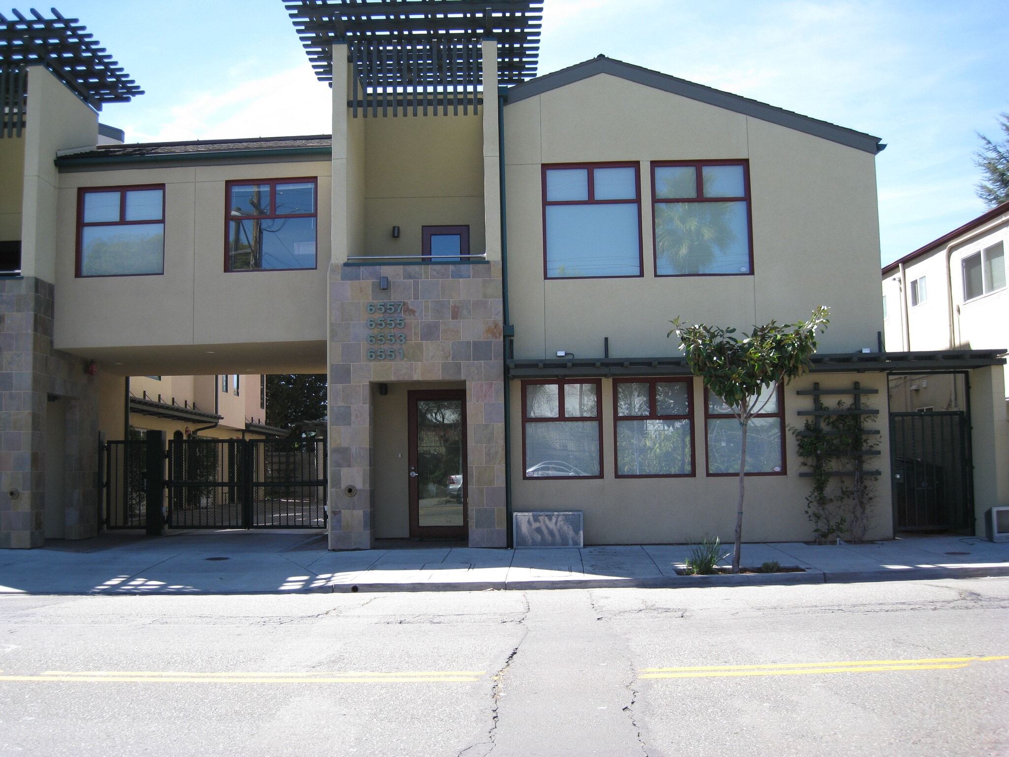 6555-6557 Shattuck Ave, Oakland, CA à louer Photo principale– Image 1 sur 35