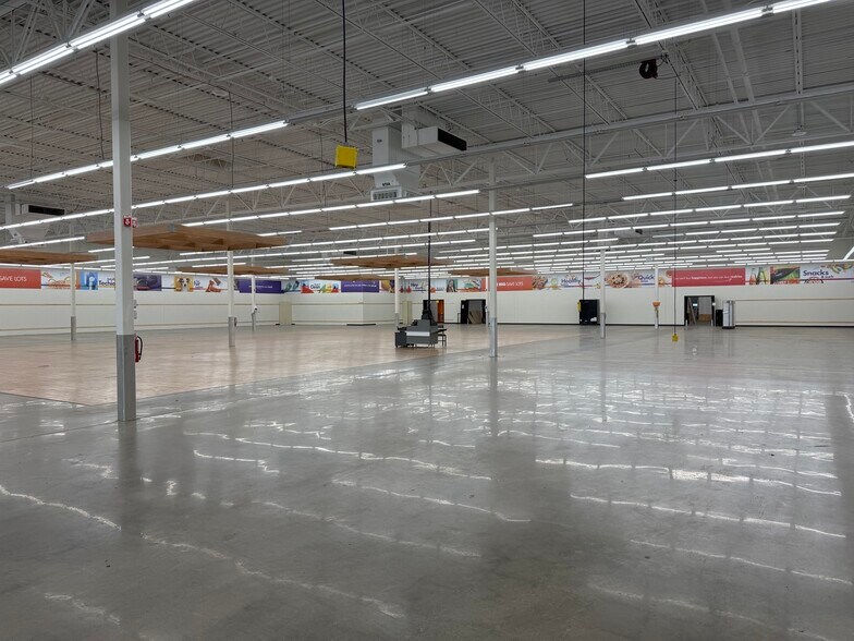 99 Matthew Dr, Uniontown, PA à louer - Photo de l’immeuble – Image 2 sur 6