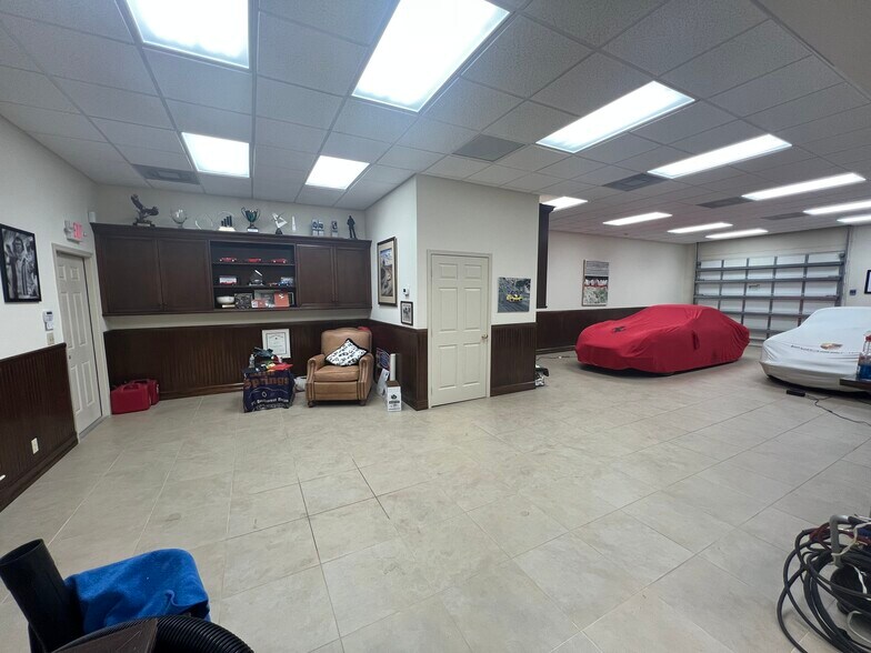 212 N U.S. Hwy 1, Tequesta, FL à vendre - Photo de l’immeuble – Image 2 sur 8