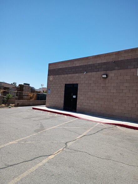 4125 Arctic Spring Ave, Las Vegas, NV à louer - Photo de l’immeuble – Image 3 sur 7
