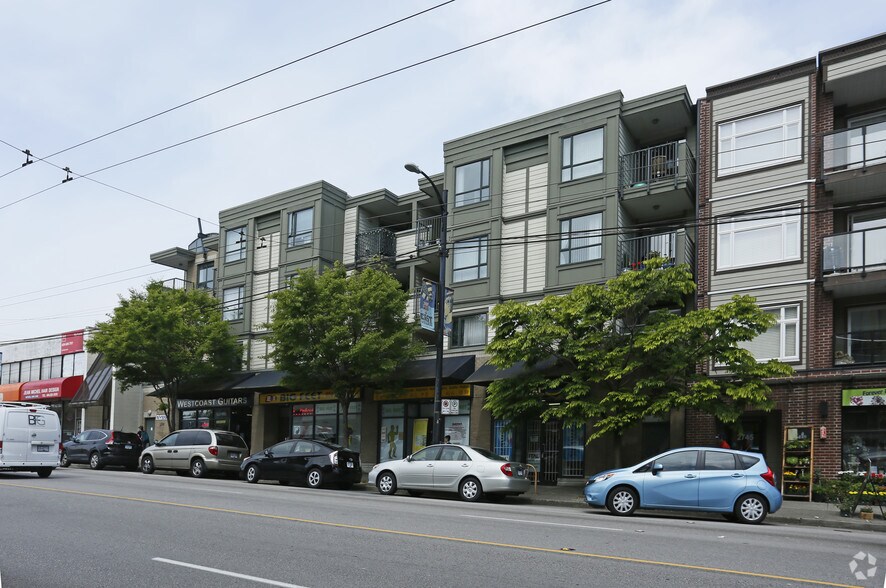 2741 E Hastings St, Vancouver, BC à vendre - Photo de l’immeuble – Image 3 sur 8