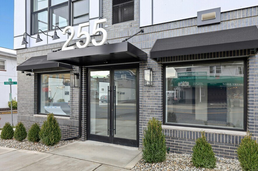 255 Ridge Rd, Lyndhurst, NJ à louer - Photo de l’immeuble – Image 3 sur 6