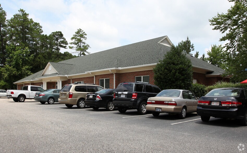 101 Arbor Creek Dr, Holly Springs, NC à vendre - Photo principale – Image 1 sur 2