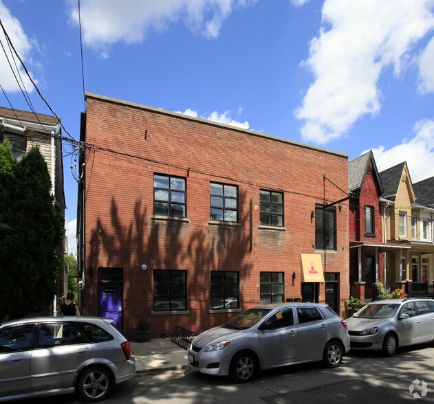 80 Mitchell Ave, Toronto, ON à louer - Photo de l’immeuble – Image 2 sur 13