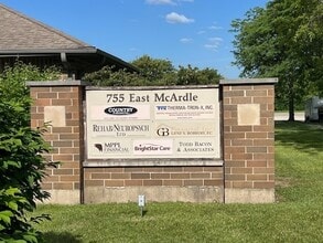 755 McArdle Dr, Crystal Lake, IL à louer Photo intérieure– Image 2 sur 9