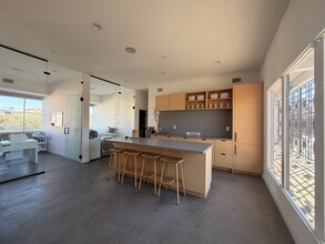 7451-7465 Beverly Blvd, Los Angeles, CA à louer Photo intérieure– Image 2 sur 9