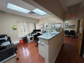 2186 N Rt 27, North Brunswick, NJ à louer Photo intérieure– Image 2 sur 14