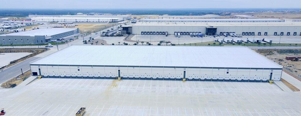 854 Nicolas D. Hachar, Laredo, TX à louer - Photo de l’immeuble – Image 2 sur 5