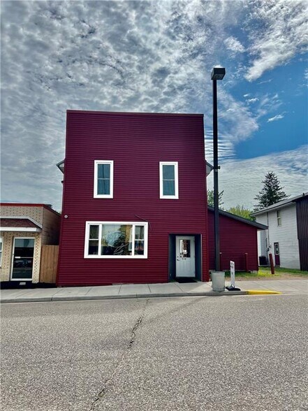332 N Main St, Cadott, WI à vendre - Photo de l’immeuble – Image 1 sur 10