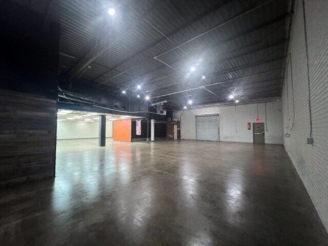 1700 Surveyor Blvd, Carrollton, TX à louer - Photo de l’immeuble – Image 3 sur 4
