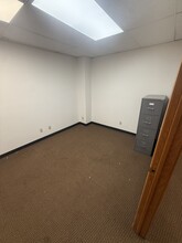 5205 N Ironwood Ln, Milwaukee, WI à louer Photo intérieure– Image 2 sur 3