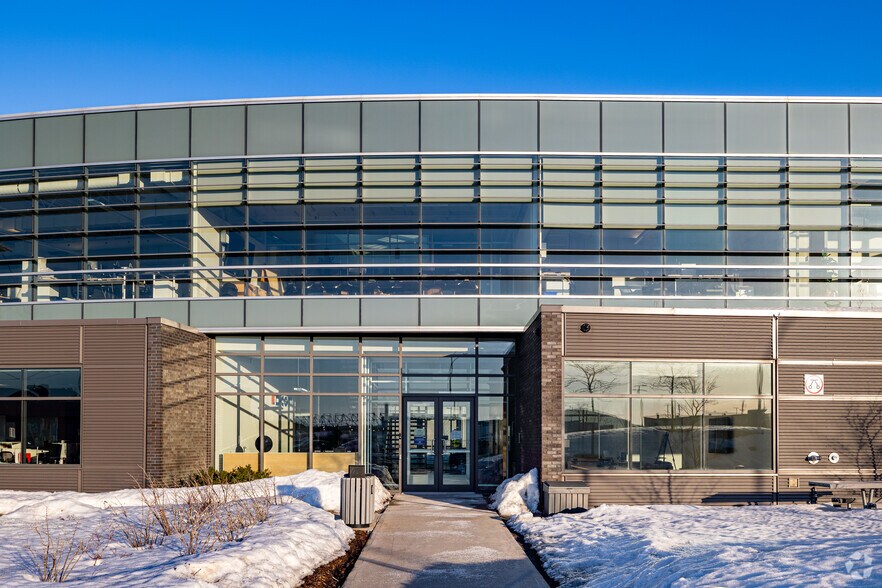 10500 Av Ryan, Dorval, QC à louer - Photo de l’immeuble – Image 3 sur 3