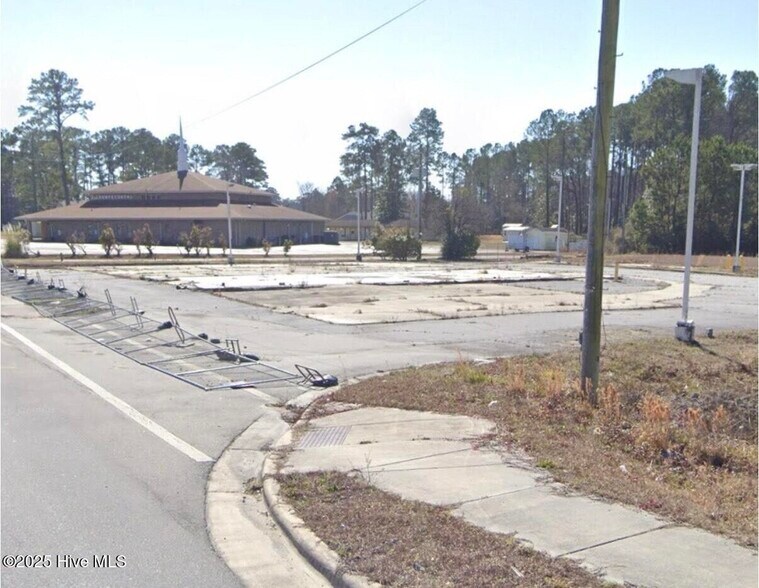 116 Piney Green Rd, Jacksonville, NC à vendre - Photo de l’immeuble – Image 2 sur 5
