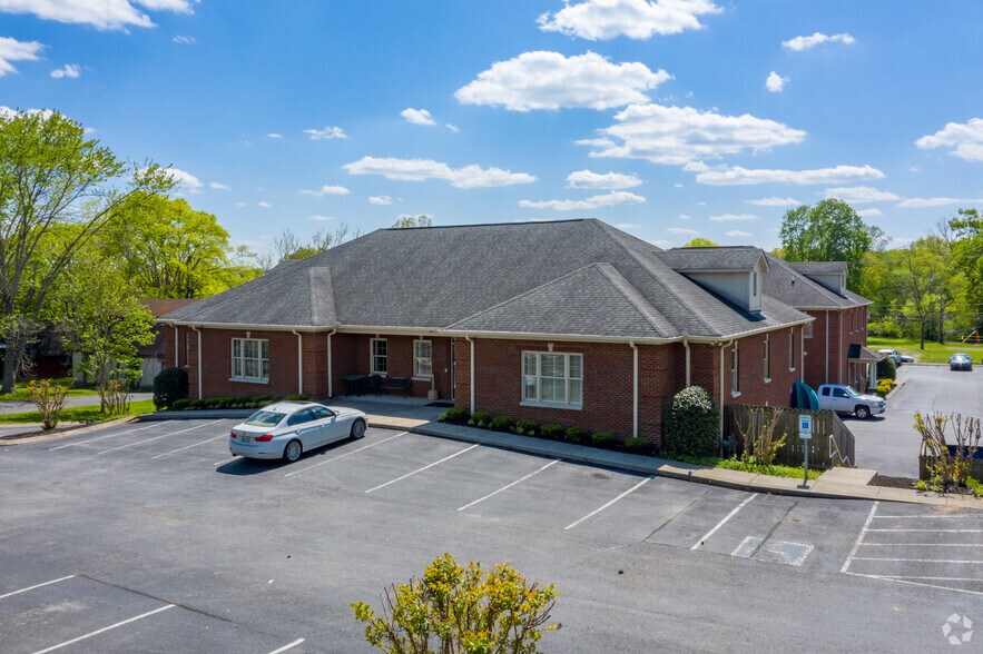 106 Duke St, Ashland City, TN à louer - Photo de l’immeuble – Image 1 sur 11