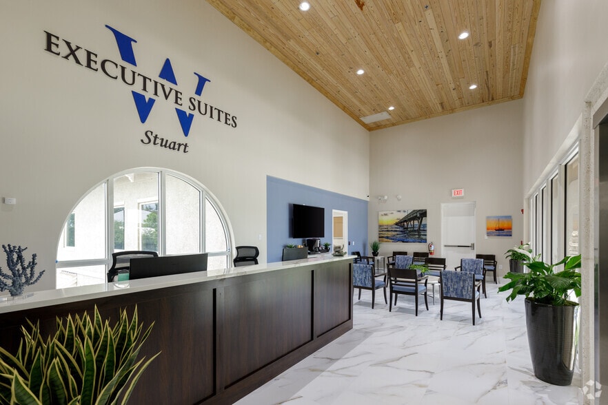 770 SE Indian St, Stuart, FL à louer - Hall d’entrée – Image 2 sur 18