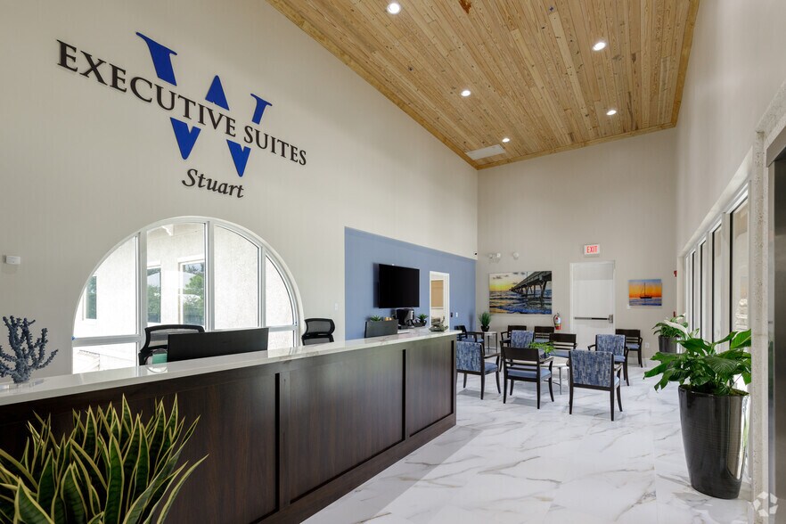 770 Se Indian St, Stuart, FL à louer - Hall d’entrée – Image 2 sur 18