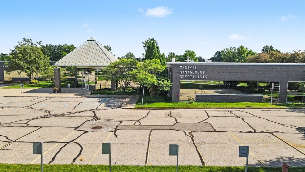 4100 Embassy Dr SE, Grand Rapids, MI à louer - Photo de l’immeuble – Image 3 sur 4