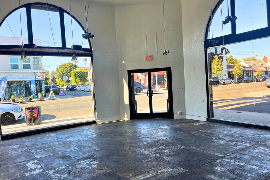 7550-7558 Melrose Ave, Los Angeles, CA à louer - Photo de l’immeuble – Image 2 sur 8