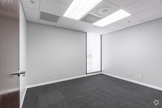 1665 Palm Beach Lakes Blvd, West Palm Beach, FL à louer Photo intérieure– Image 2 sur 2