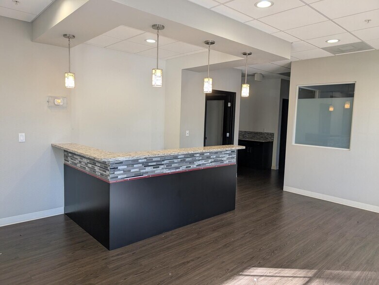3355 Clark Rd, Sarasota, FL à louer - Photo de l’immeuble – Image 3 sur 11