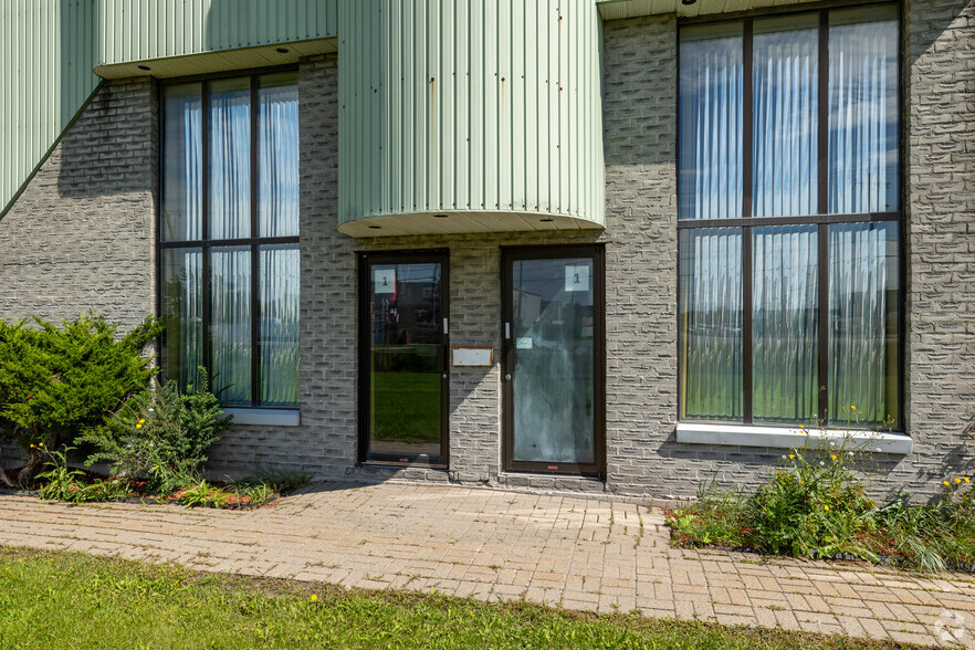310 Boul Industriel, St-Eustache, QC à louer - Photo de l’immeuble – Image 3 sur 4